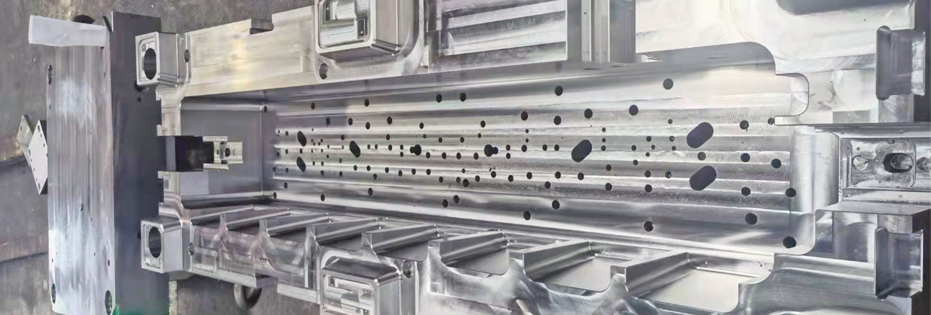 Plate Black Alloy Steel Manufacturer